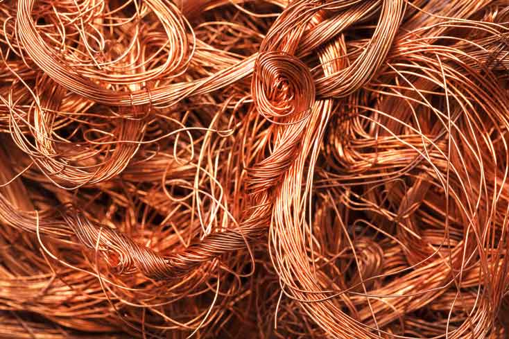Fios de cobre limpos separados para reciclagem